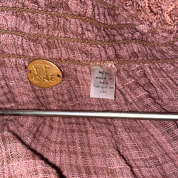 Free People One. Smocked blouse. Tea berry color Medium - Picture 4 of 5